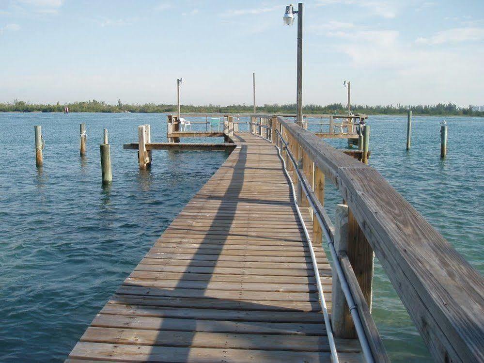 Dockside Inn & Resort Fort Pierce Exterior photo